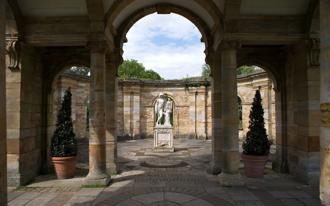 Pourquoi ne pas aménager votre jardin avec des statues ?