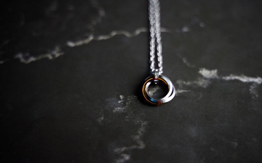 Adoptez un style raffiné avec un pendentif argent